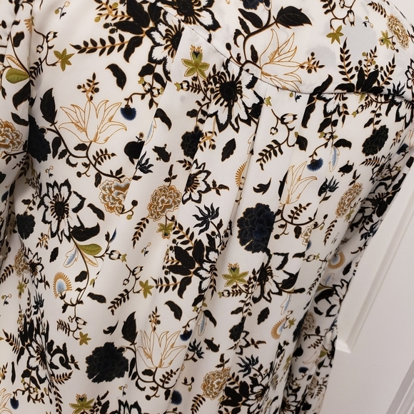 Violet + Claire Floral Print Blouse Size Large, Business Casual - Picture 4 of 9
